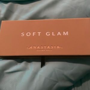 Anastasia soft glam palette